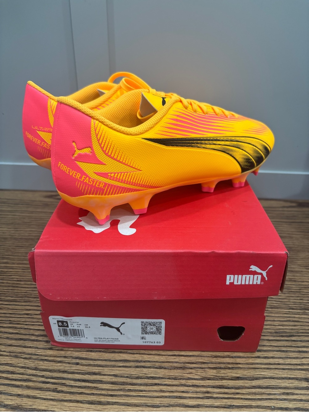 PUMA Mens Ultra Play Firm Ground Soccer Cleats - Never Worn